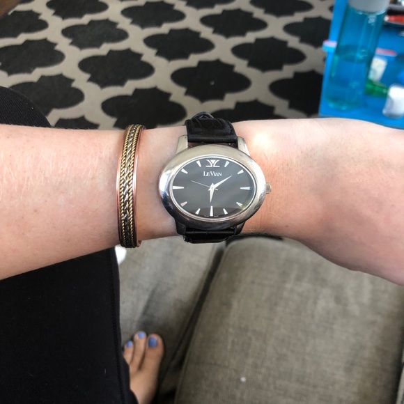 Levian watch. Men’s or women’s. Timeless! - Picture 5 of 5